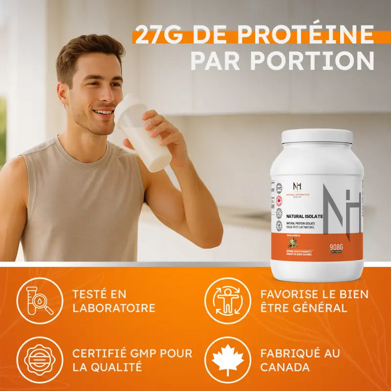 Homme souriant buvant un shake protéiné Natural Isolate, 27g de protéine par portion, fabriqué au Canada et testé en laboratoire.